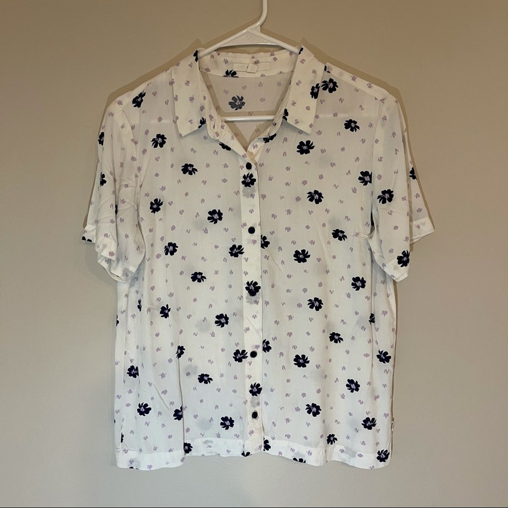 minimalist floral print button down tee